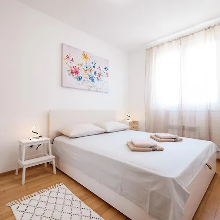 Lorenzo - Cozy With Balcony & Free Parking Zadar