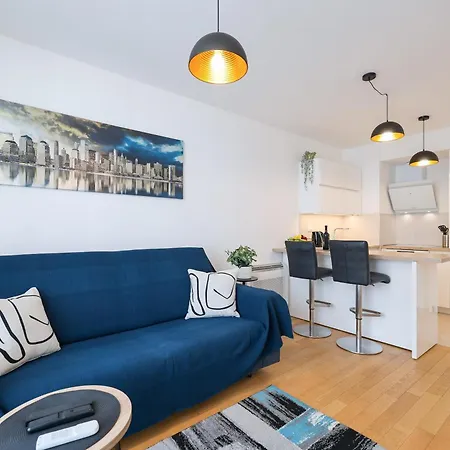 Lorenzo - Cozy With Balcony & Free Parking *