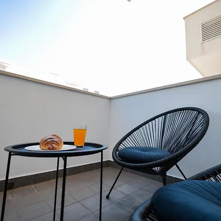 Apartment Lorenzo - Cozy With Balcony & Free Parking Zadar