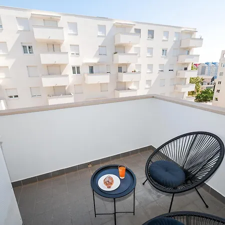 Lorenzo - Cozy With Balcony & Free Parking 公寓 扎达尔