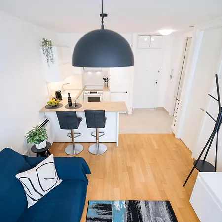 Lorenzo - Cozy With Balcony & Free Parking *