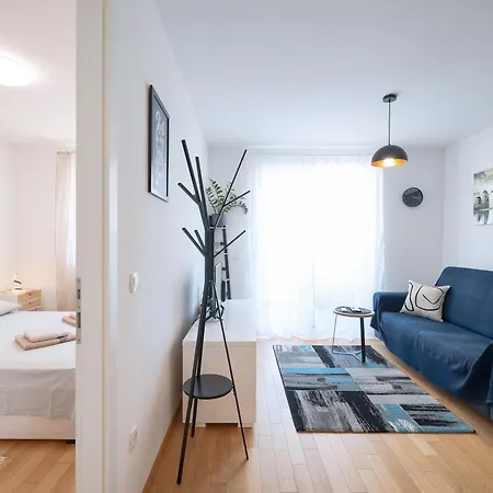 Apartamento Lorenzo - Cozy With Balcony & Free Parking Zadar